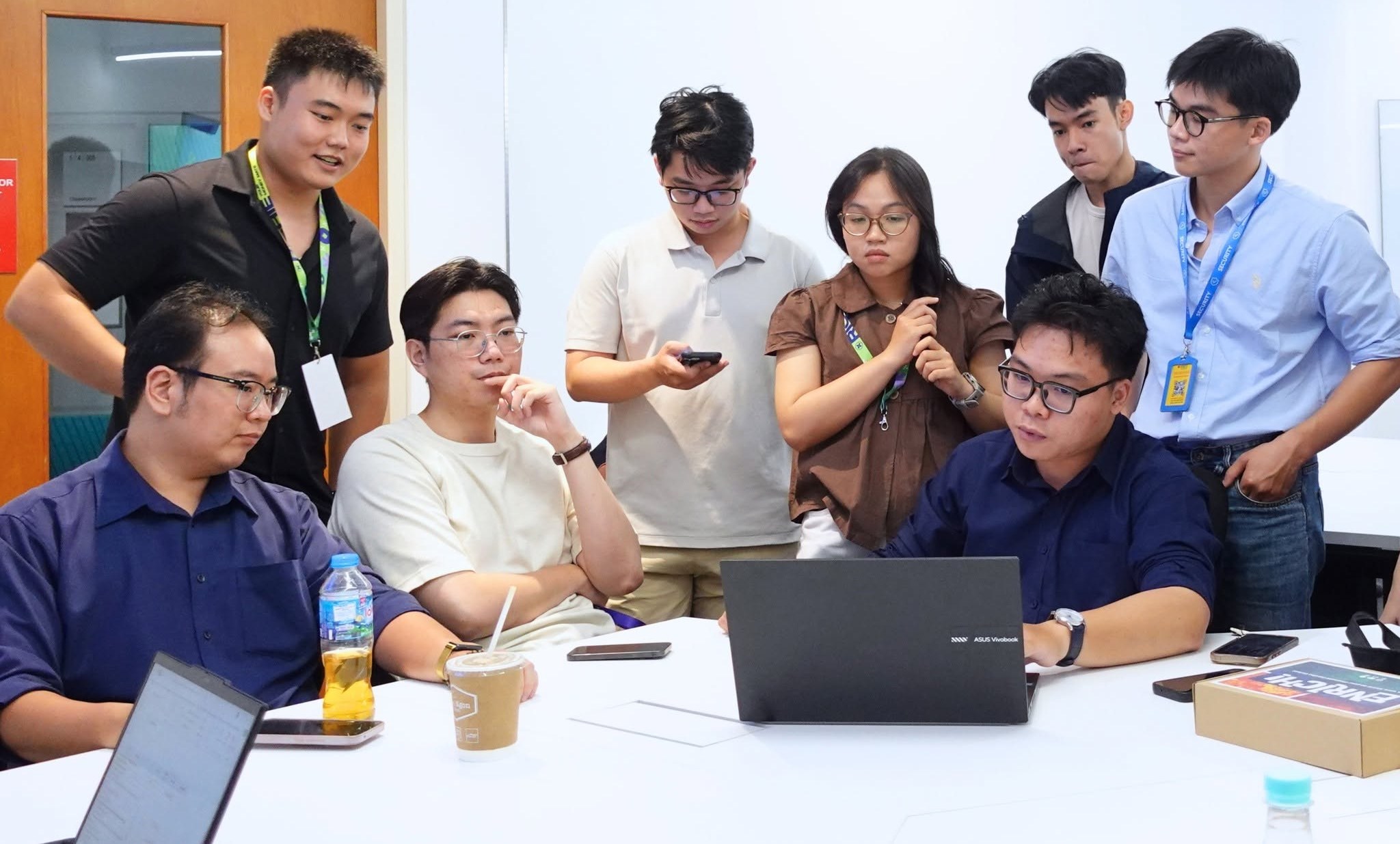 The Richie team reviewing a session together